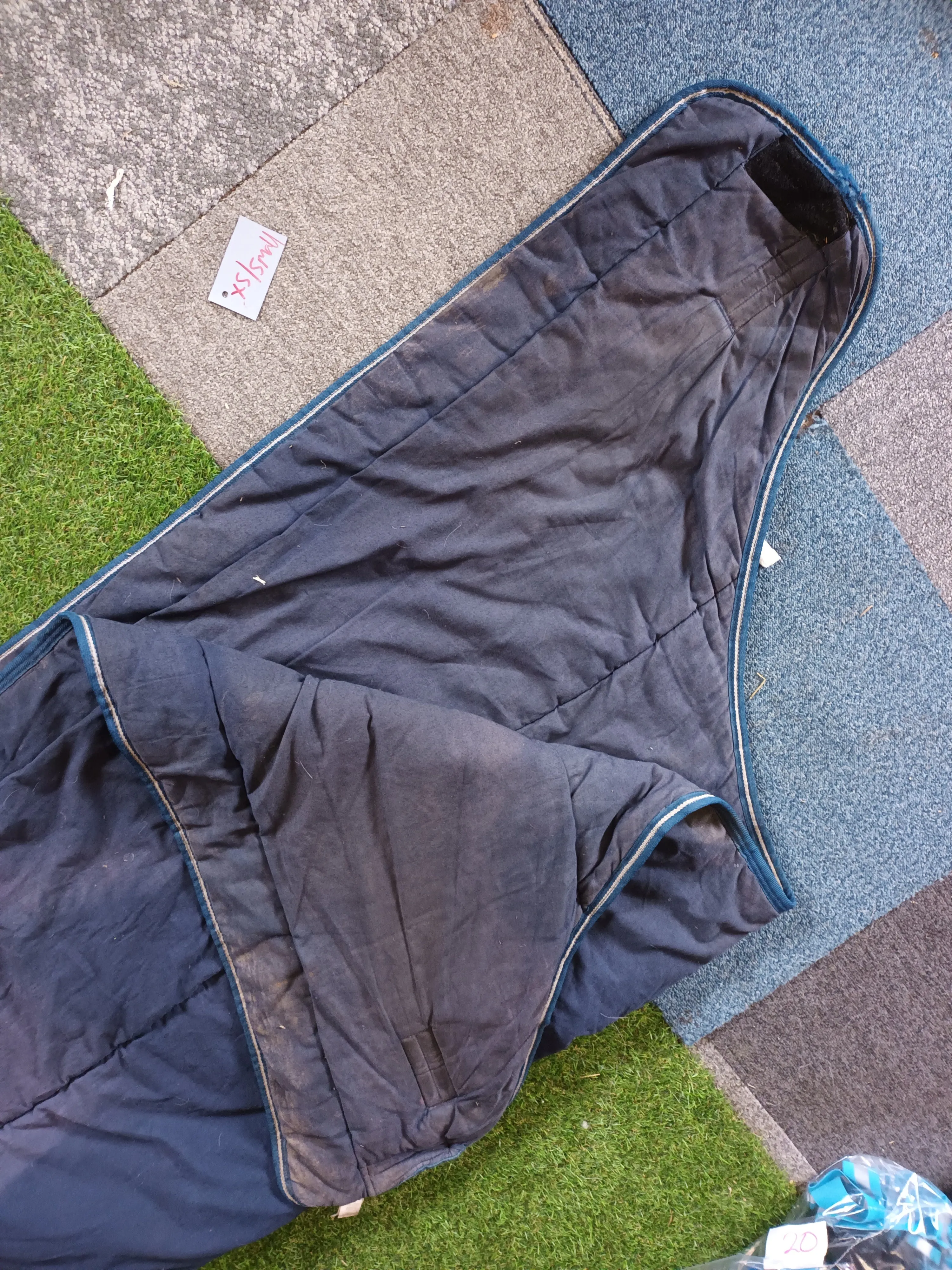 5'9 medium, horseware, under rug