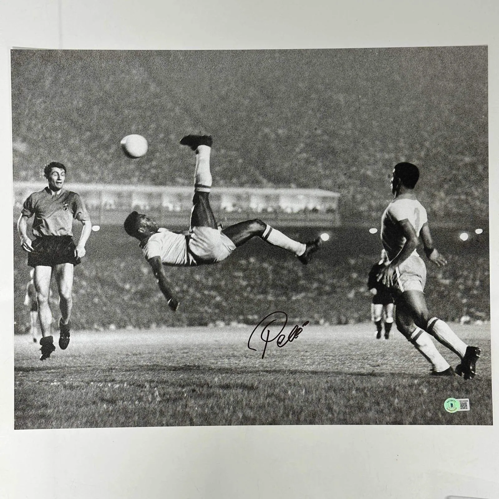 Autographed/Signed Pele Brazil Soccer 16x20 Photo Bicycle Kick Beckett BAS Auto