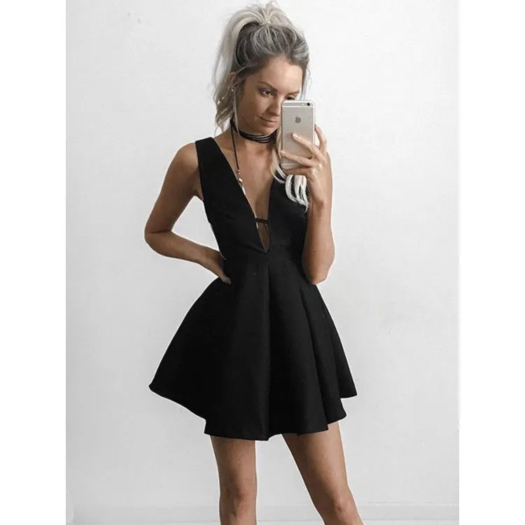 Black Deep V-neck Pleats Short Homecoming Dresses