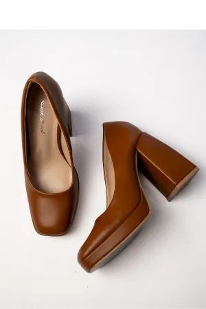 Block heel pumps