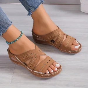 Breathable shoes with leather straps