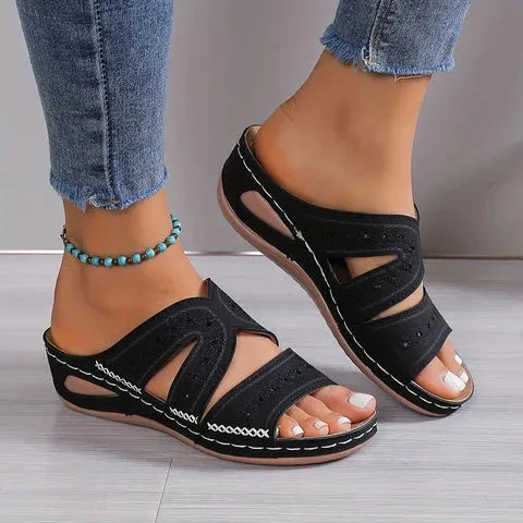 Breathable shoes with leather straps
