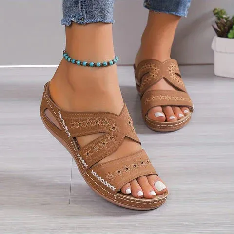 Breathable shoes with leather straps