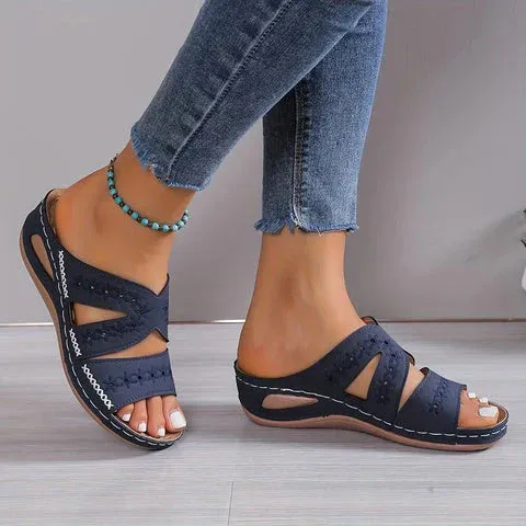 Breathable shoes with leather straps