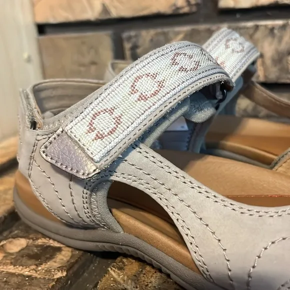 Cobb Hill Rubey Strap Women's Comfort Sandal in Dove Nubuck Size 7 NWOT