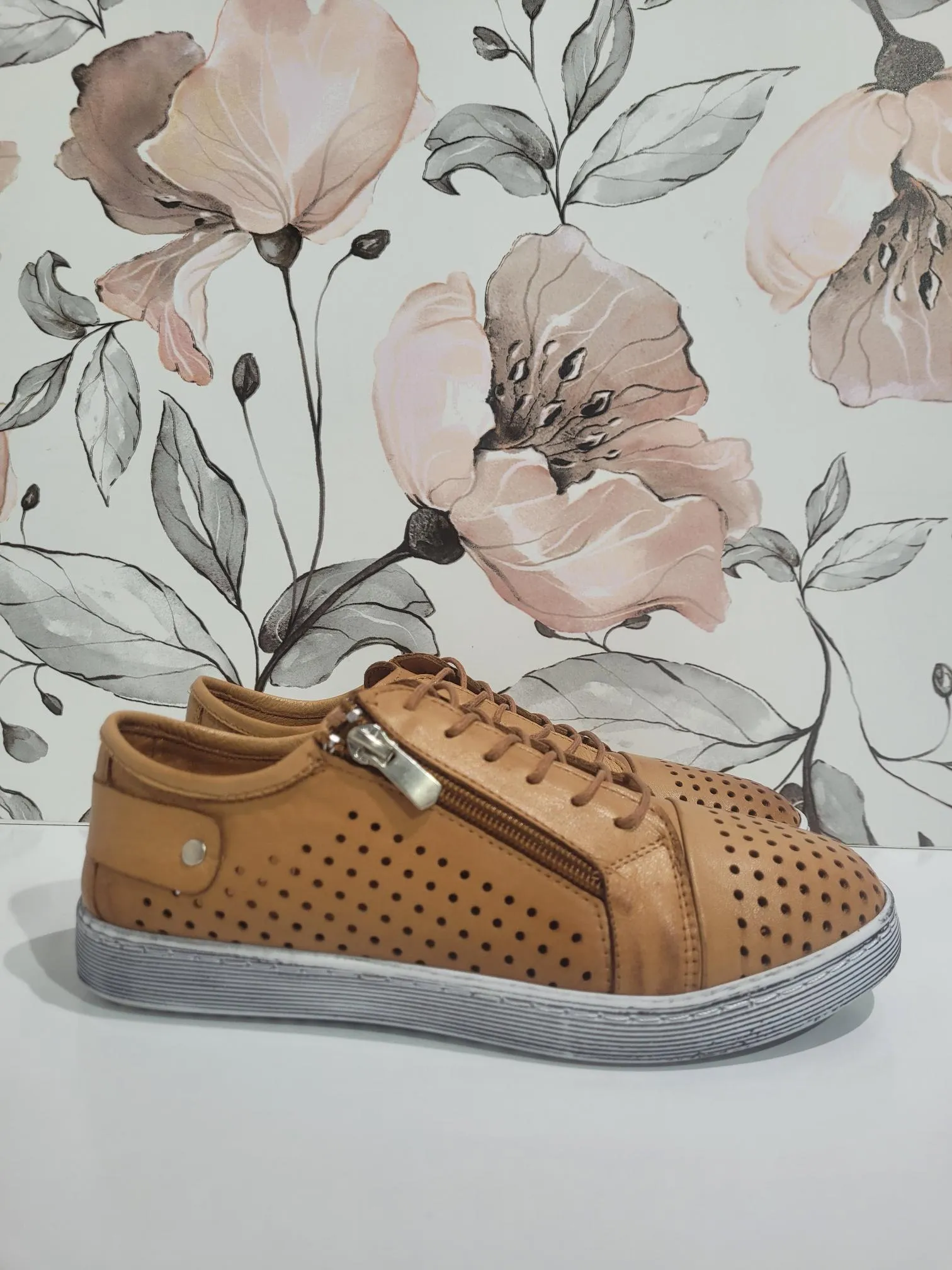 EG17 Tan by Cabello
