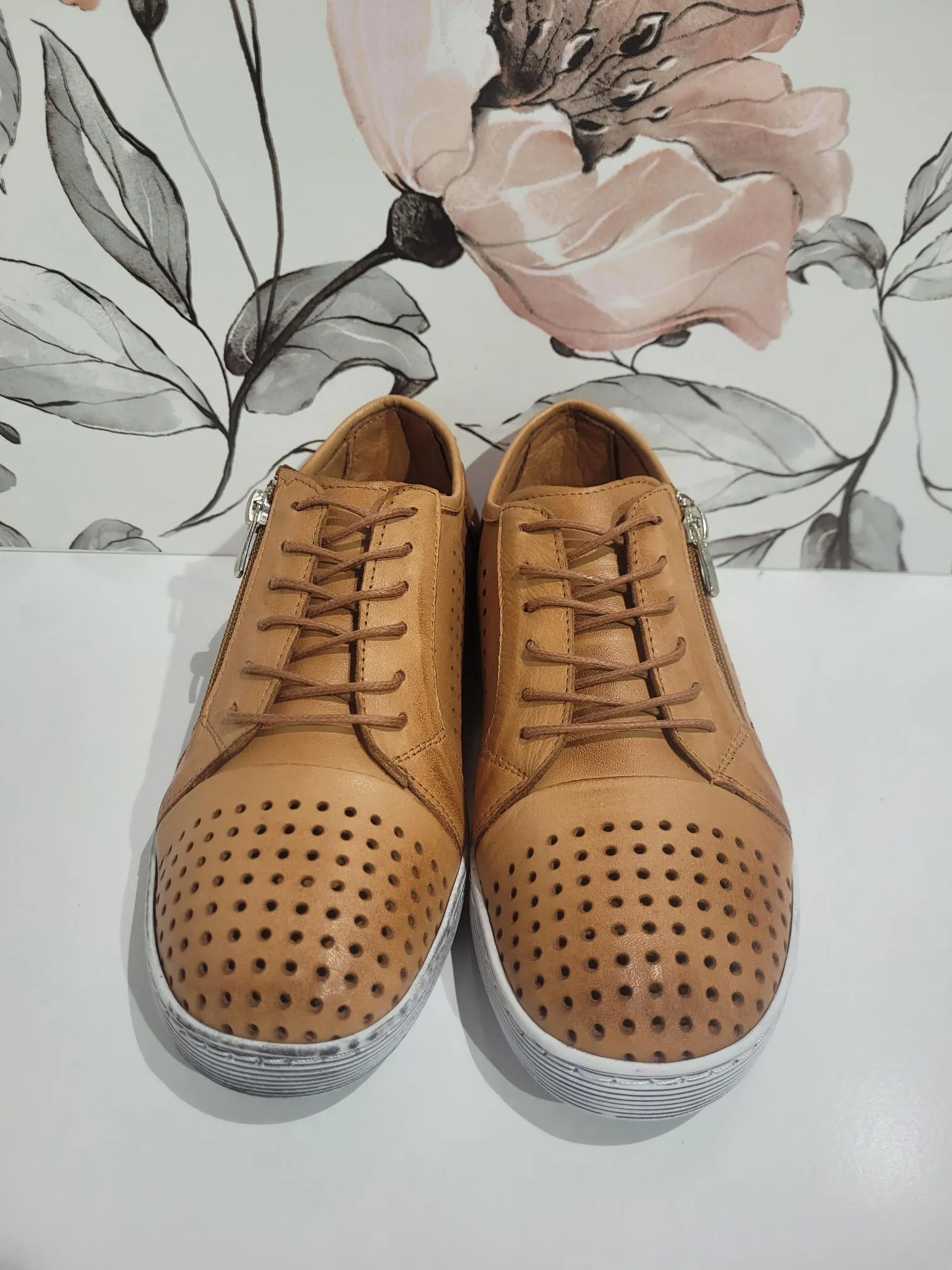 EG17 Tan by Cabello