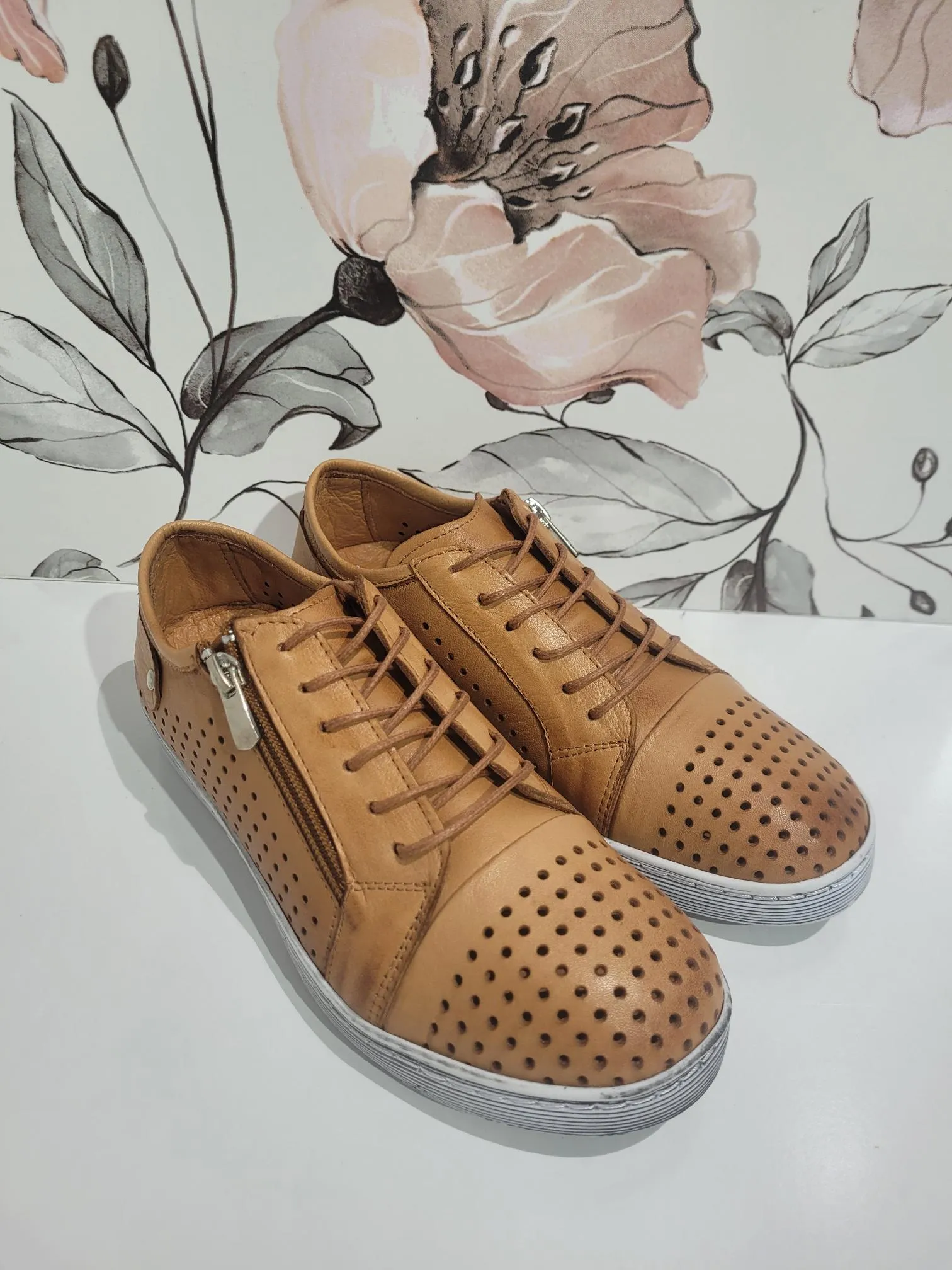 EG17 Tan by Cabello