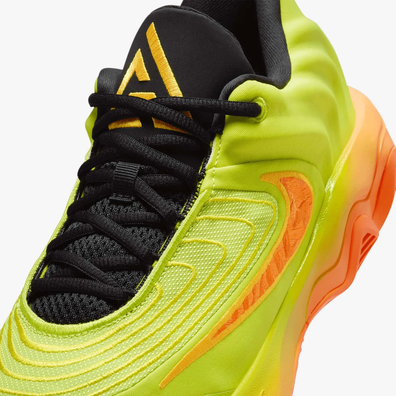 Giannis Immortality 4 - Cyber/Bright Mandarin/Sundial/Lightening