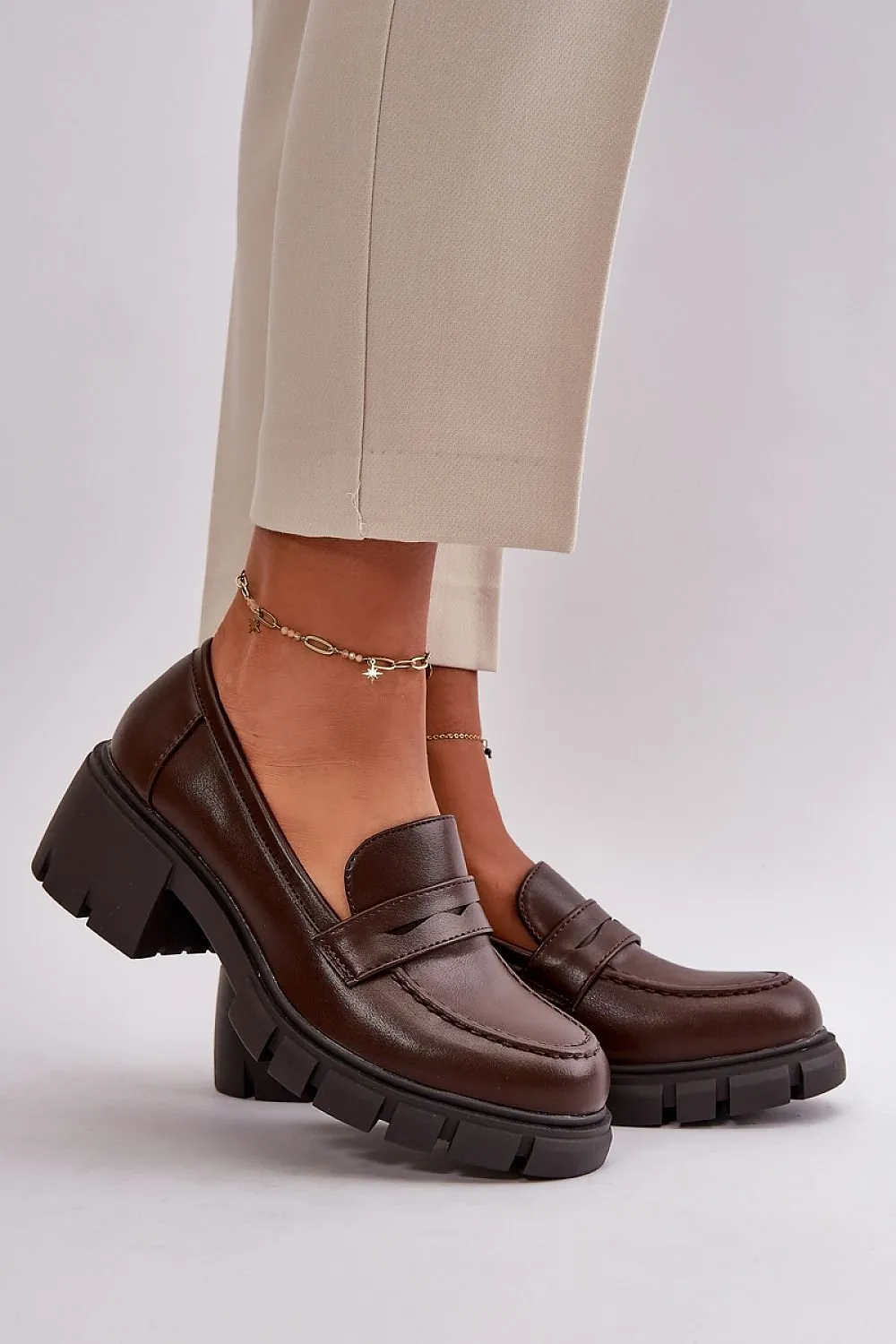 Heeled low shoes