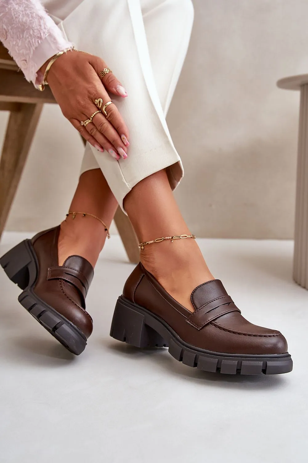 Heeled low shoes