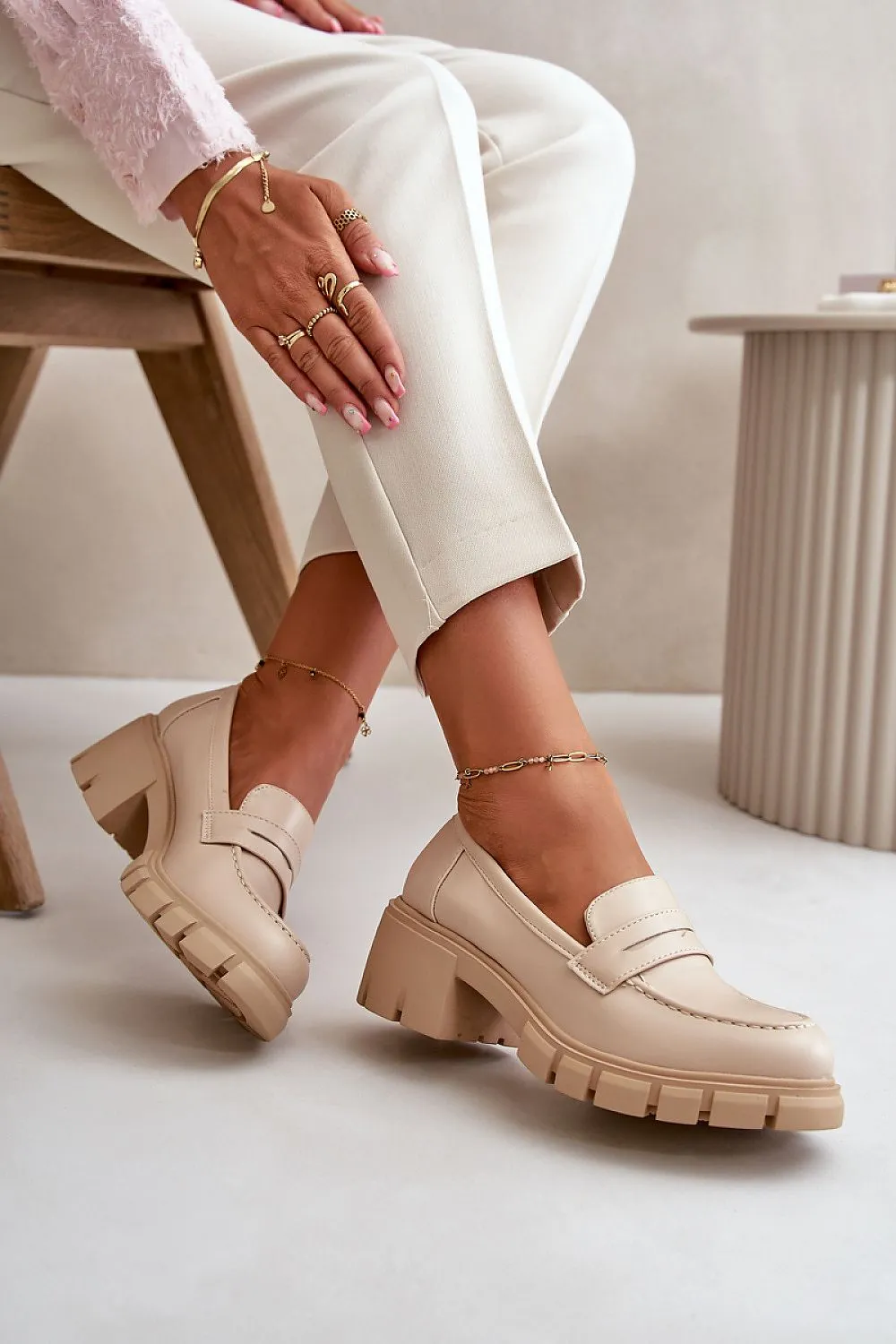Heeled low shoes