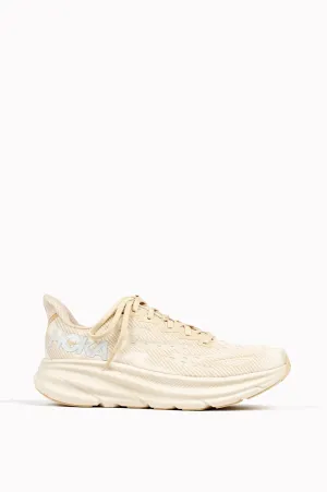 HOKA CLIFTON 9 W SHIFTING SAND EGGNOG