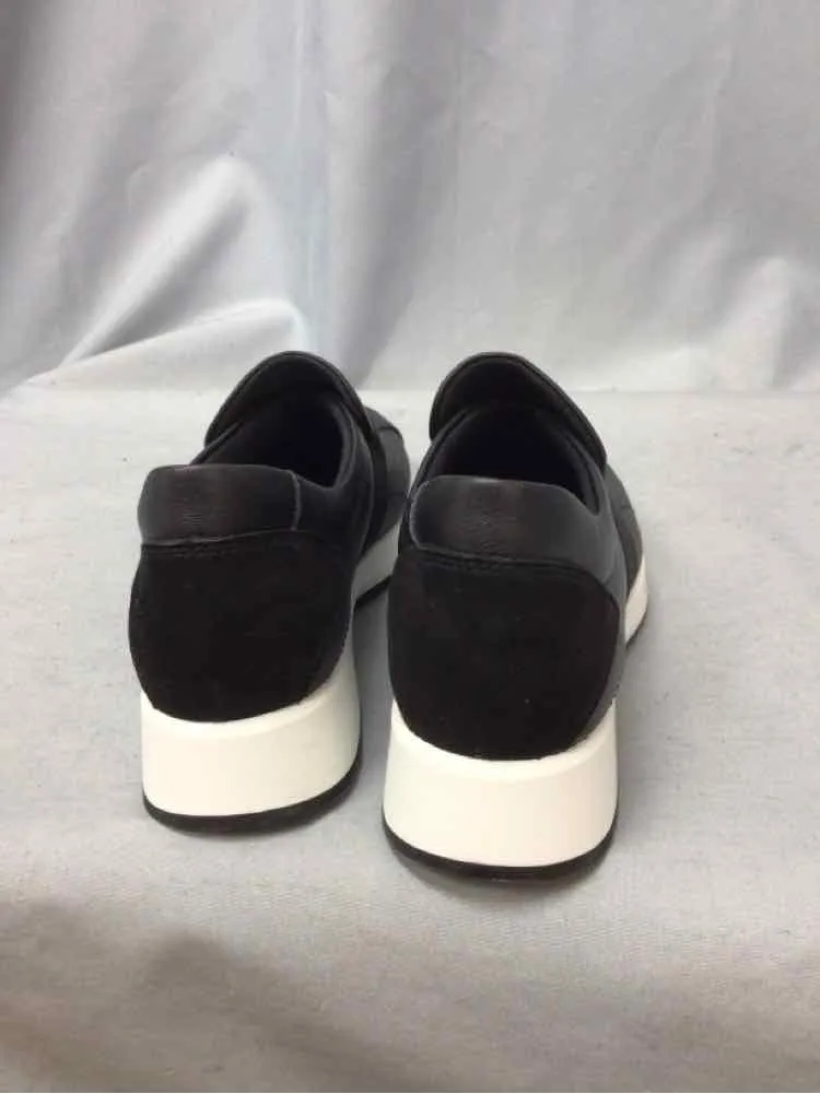 MUNRO SIZE 8 1/2 Ladies SHOES