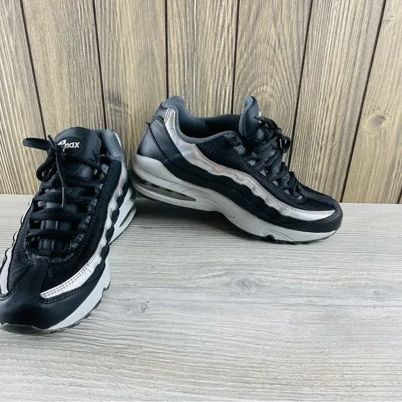 Nike Air Max 95 Shoes Black Silver Sneakers Running Shoes Boys Youth Size: 7Y