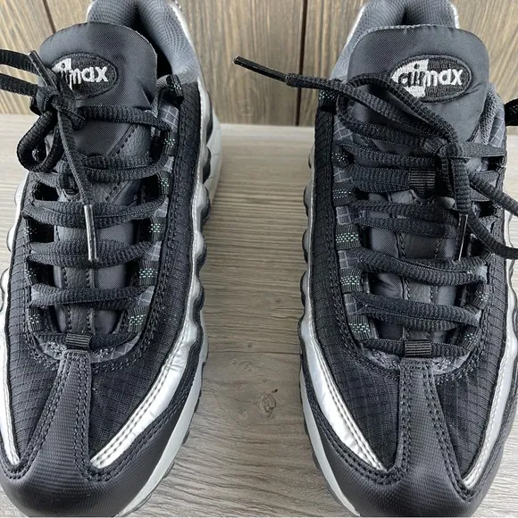 Nike Air Max 95 Shoes Black Silver Sneakers Running Shoes Boys Youth Size: 7Y