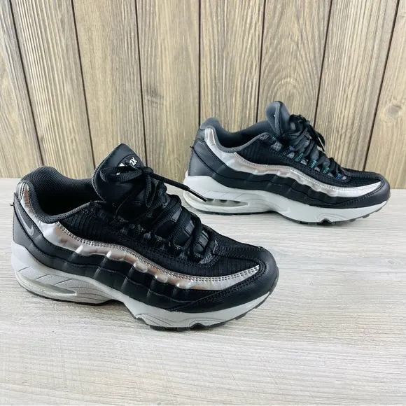 Nike Air Max 95 Shoes Black Silver Sneakers Running Shoes Boys Youth Size: 7Y