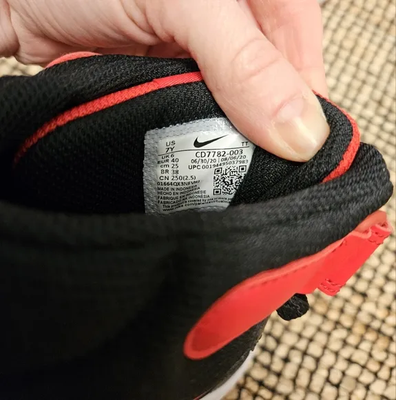 Nike Boys Court Borough Mid 2 Black University Red Bball Sneakers Size:7Y/W9