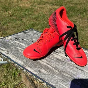 Nike Mercurial Vapor 13 Club MG,men size 9,Laser Crimson,black,AT7968-606