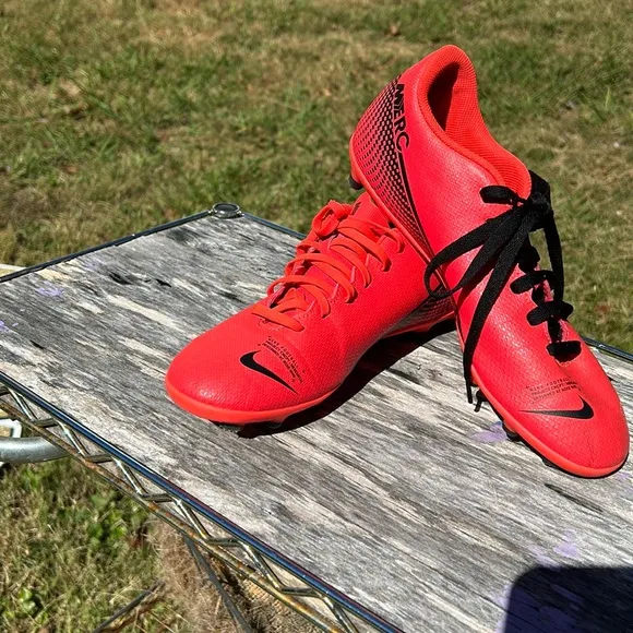 Nike Mercurial Vapor 13 Club MG,men size 9,Laser Crimson,black,AT7968-606