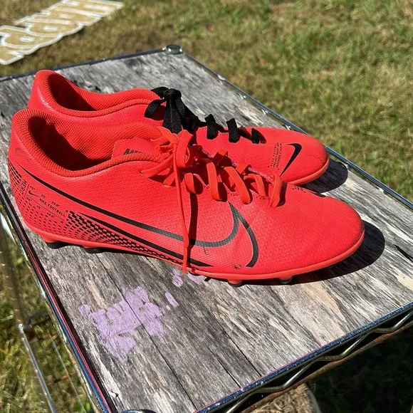 Nike Mercurial Vapor 13 Club MG,men size 9,Laser Crimson,black,AT7968-606