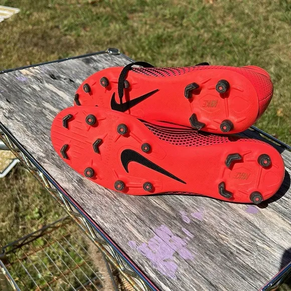 Nike Mercurial Vapor 13 Club MG,men size 9,Laser Crimson,black,AT7968-606