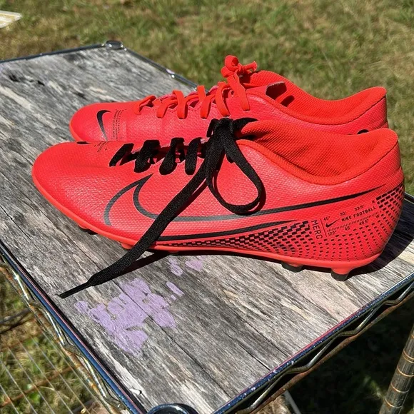 Nike Mercurial Vapor 13 Club MG,men size 9,Laser Crimson,black,AT7968-606