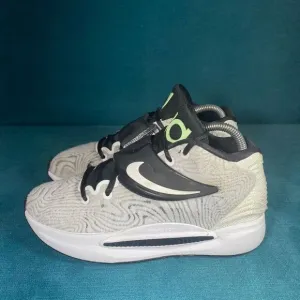 Size 6M/7.5Women - Nike KD14 Oreo shoes