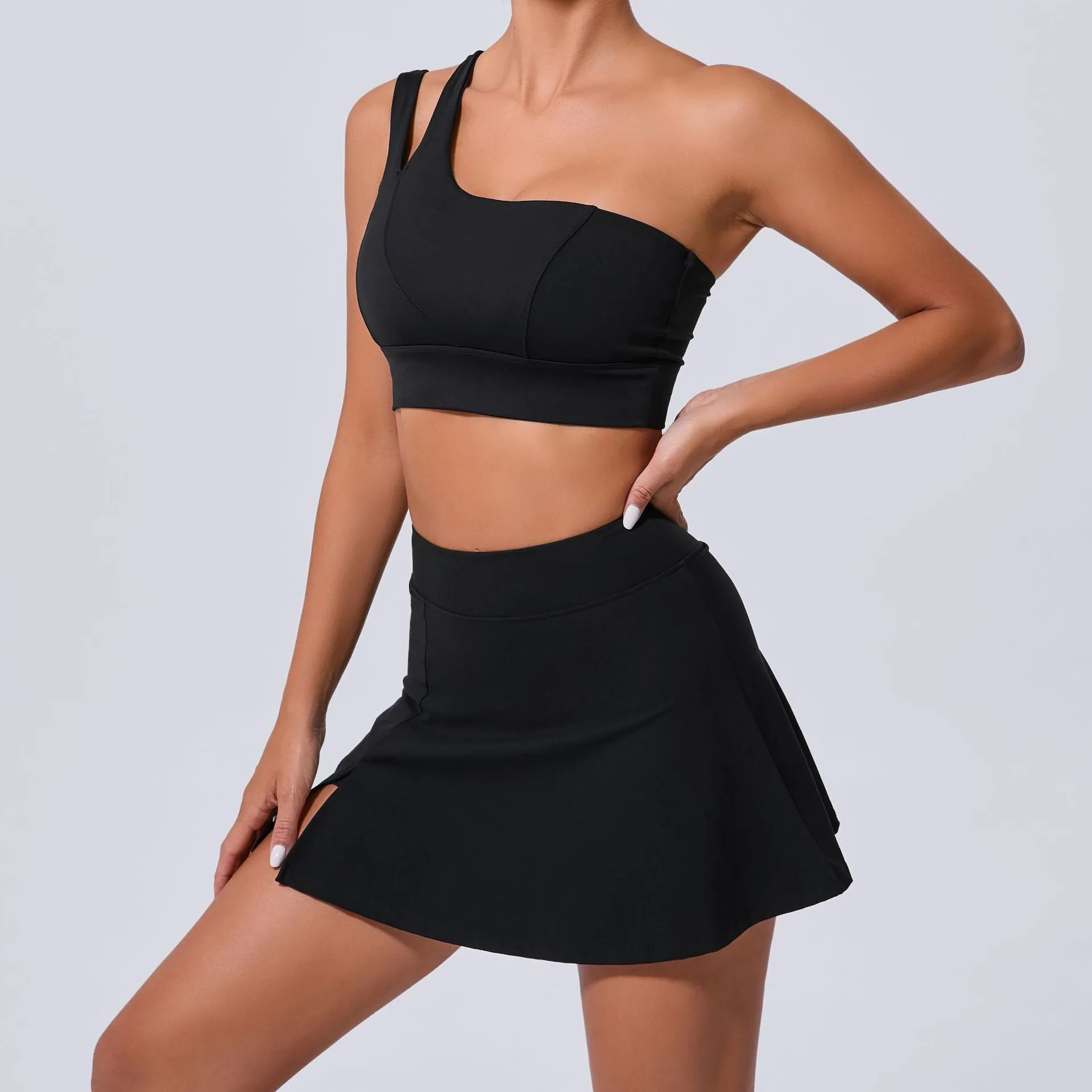 Stylish Slash Shoulder Bra and Pocket Skirt Yoga Set for Active Women