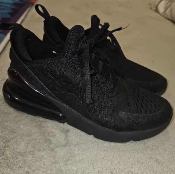 Sz 4 youth Nike Air Max 270 in black