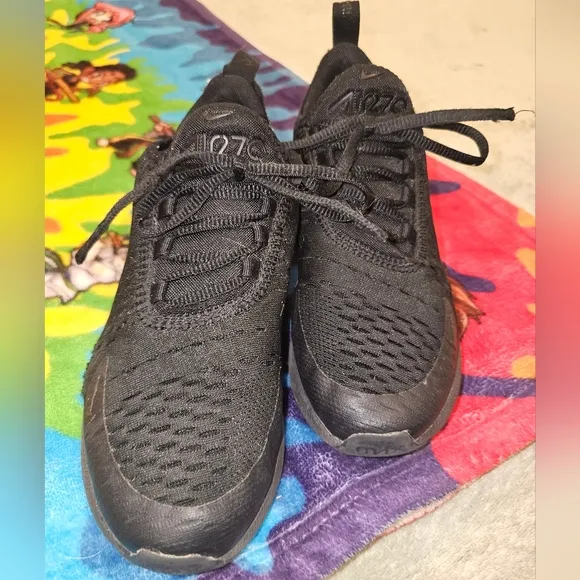 Sz 4 youth Nike Air Max 270 in black