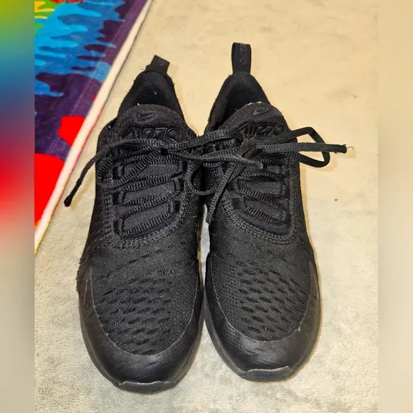 Sz 4 youth Nike Air Max 270 in black