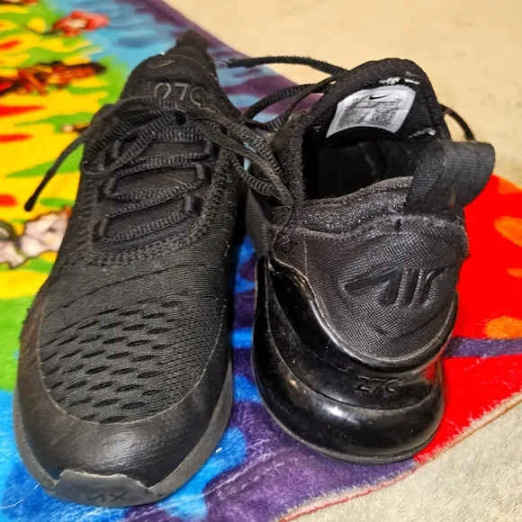 Sz 4 youth Nike Air Max 270 in black
