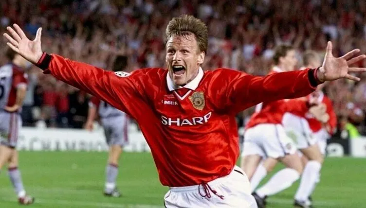 Teddy Sheringham Signed Manchester United F C Authentic Soccer Jersey (Beckett)